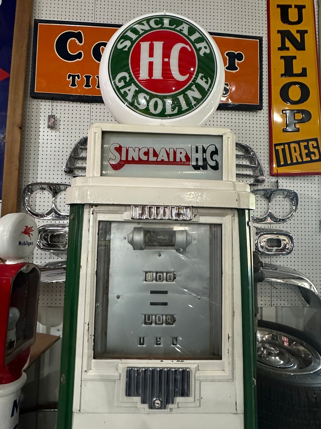 Original 1930s Bennett Model 76 Sinclair Dino Gas Pump