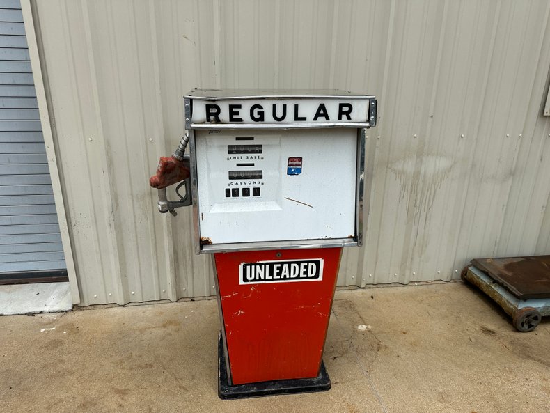 1970s Tokheim Model 1150ATS-RC-PR Vintage Gas Pump