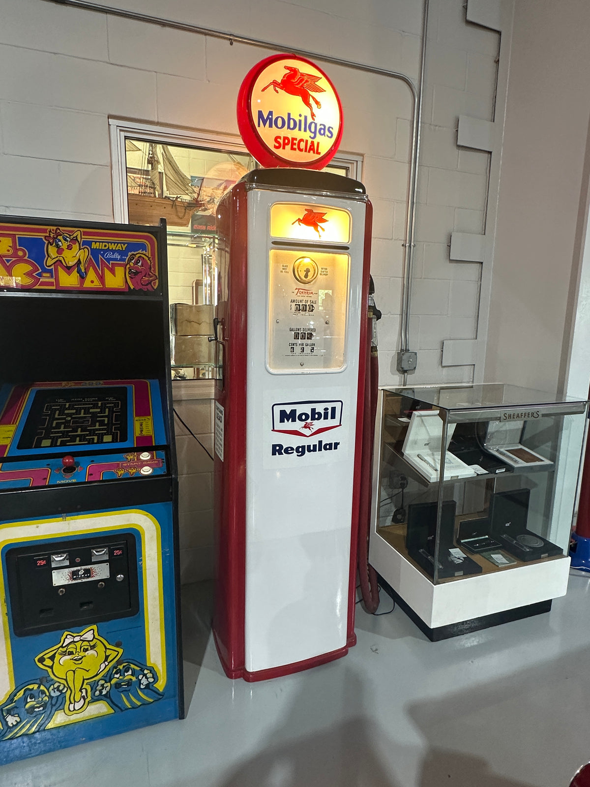 Mobil Oil Tokheim Model 39 Restored Gas Pump circa 1940-50’s