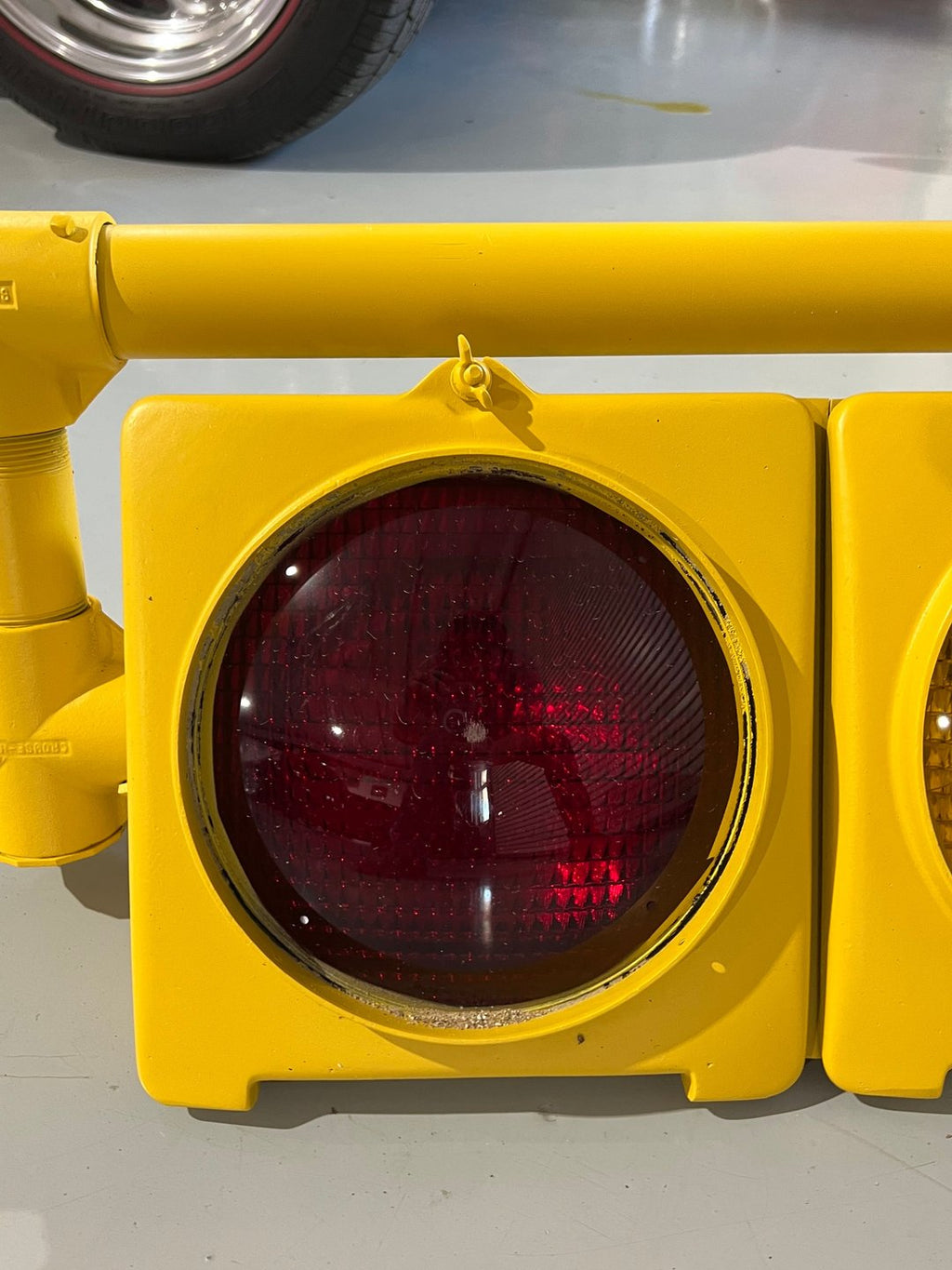 Authentic Vintage Side-Mounted Traffic Light – 36" Tri-Color
