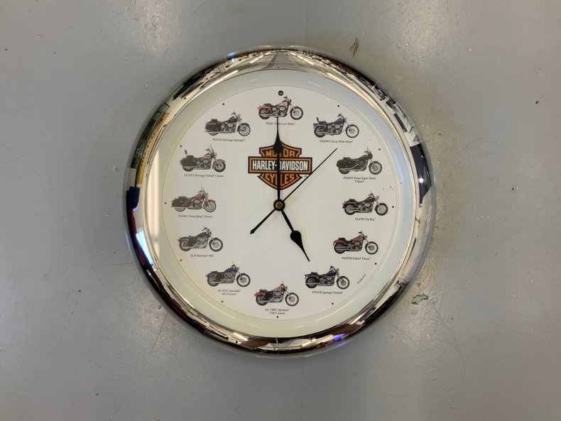 Harley-Davidson Hourly Engine Noise Clock