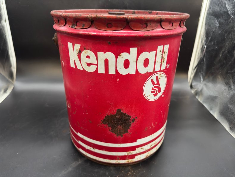 Red Kendall Peace Victory Hand 5 GALLON Gear Oil CAN