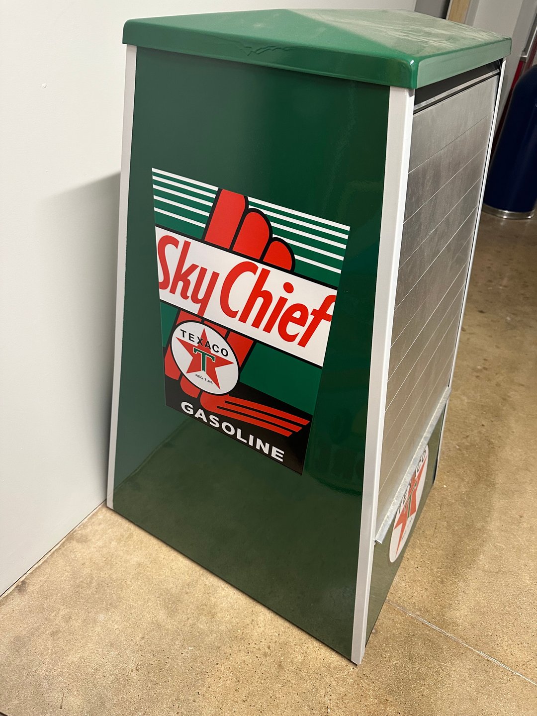 Texaco Fire Chief Oil Display Cabinet