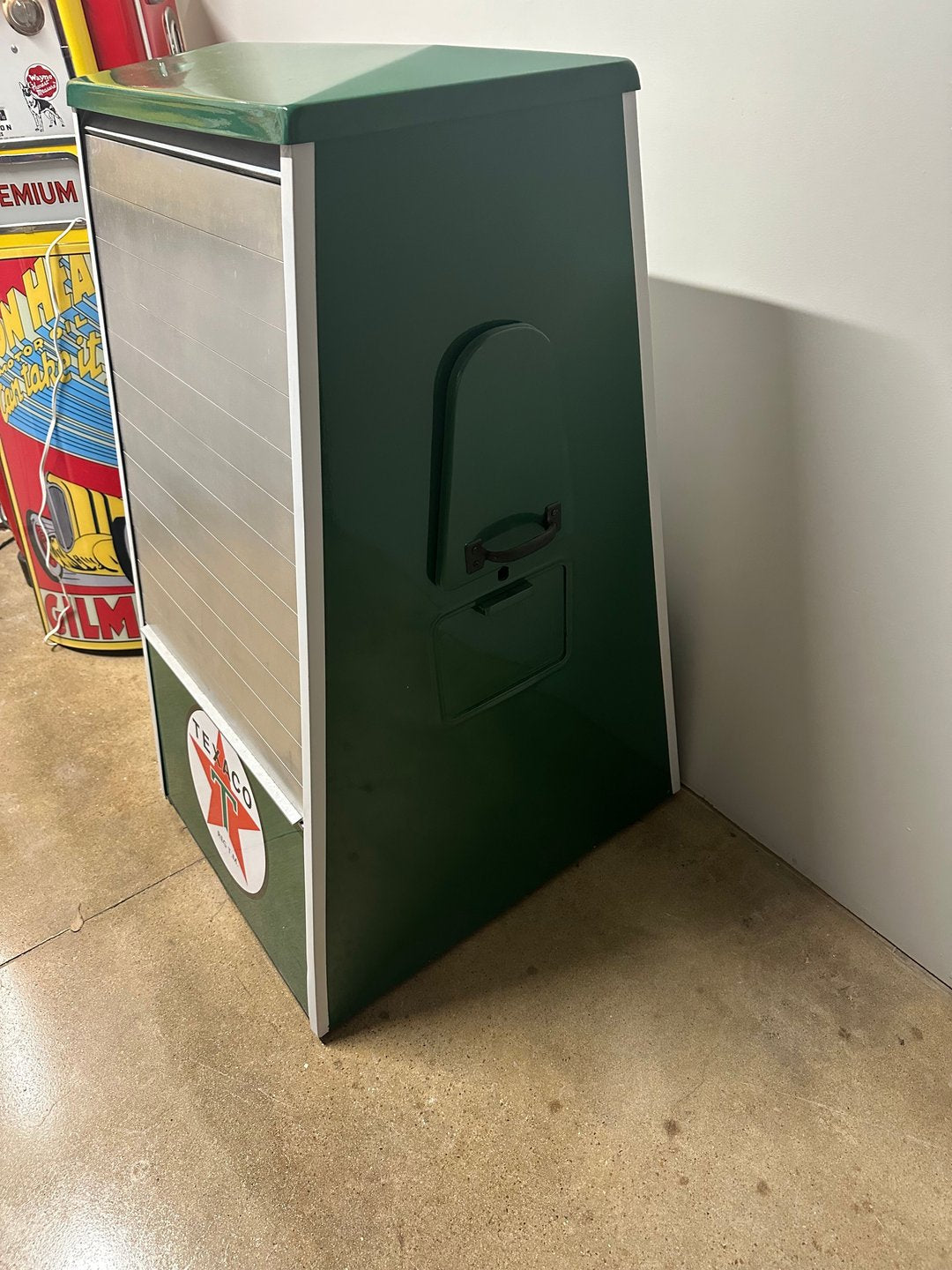Texaco Fire Chief Oil Display Cabinet