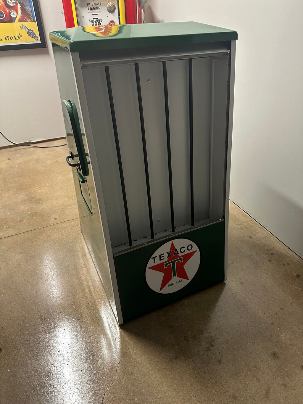 Texaco Fire Chief Oil Display Cabinet