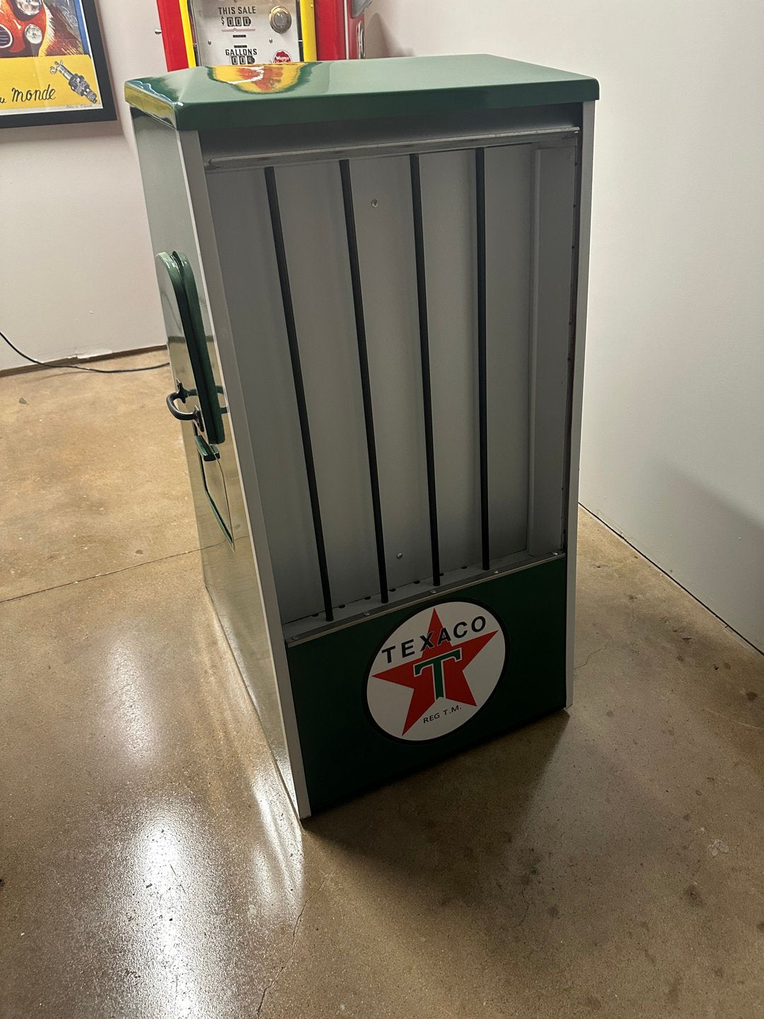 Texaco Fire Chief Oil Display Cabinet