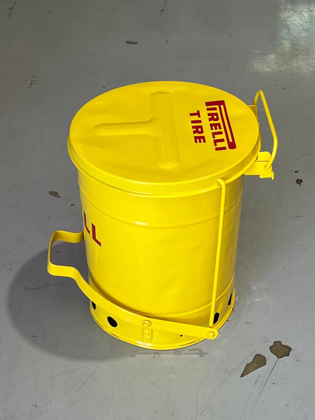 Pirelli Tire Mechanical Trash Can