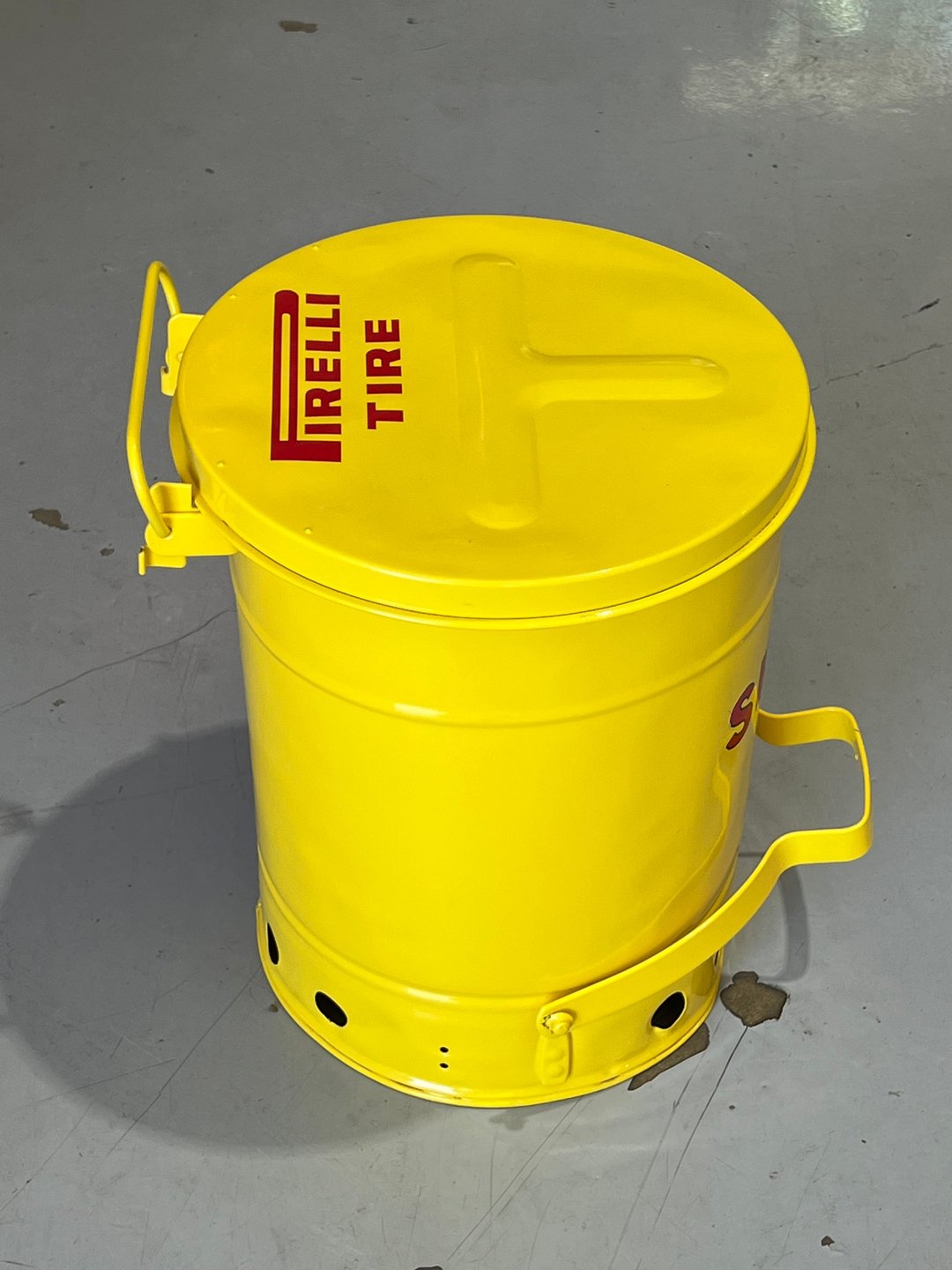 Pirelli Tire Mechanical Trash Can