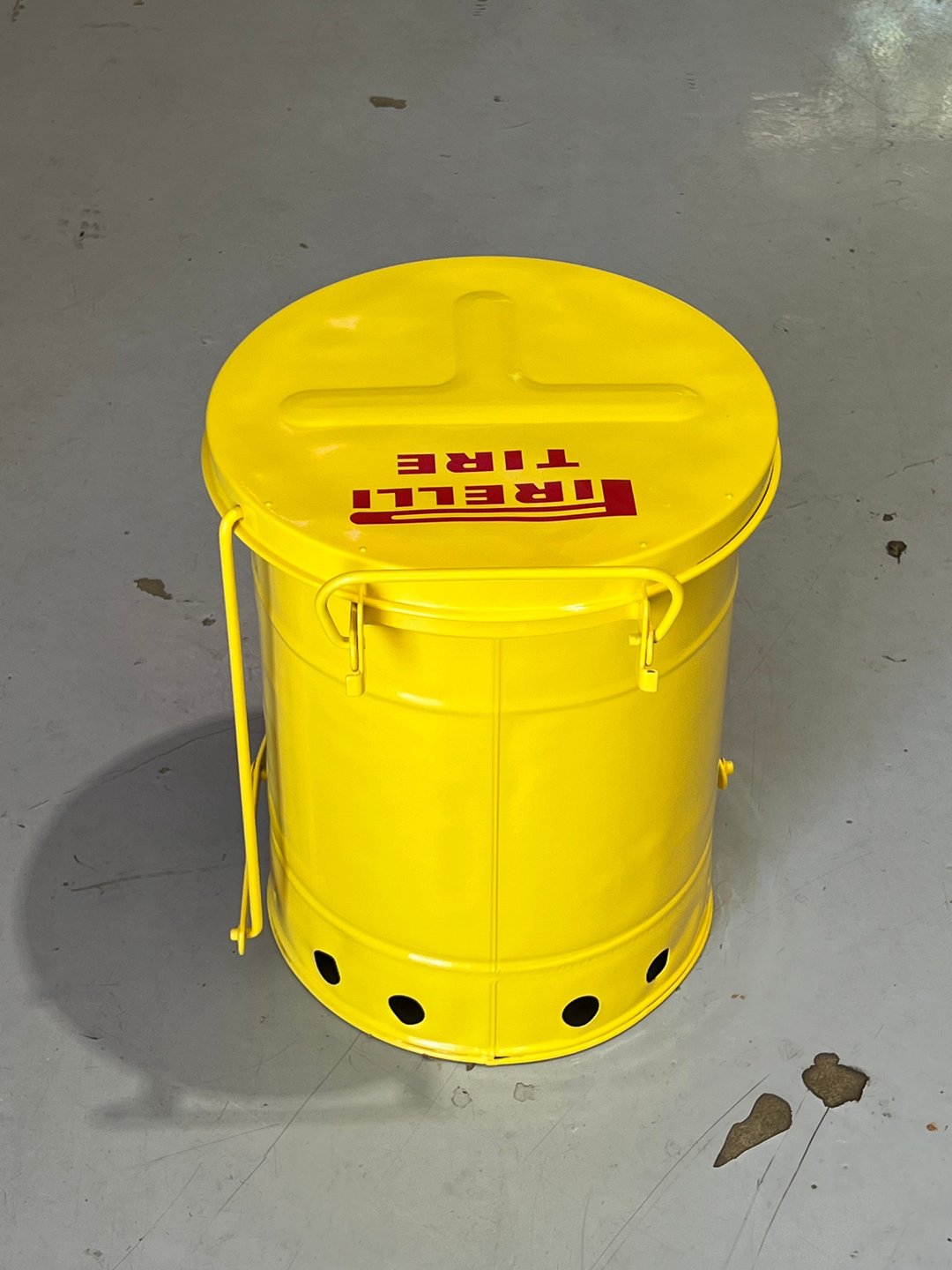 Pirelli Tire Mechanical Trash Can