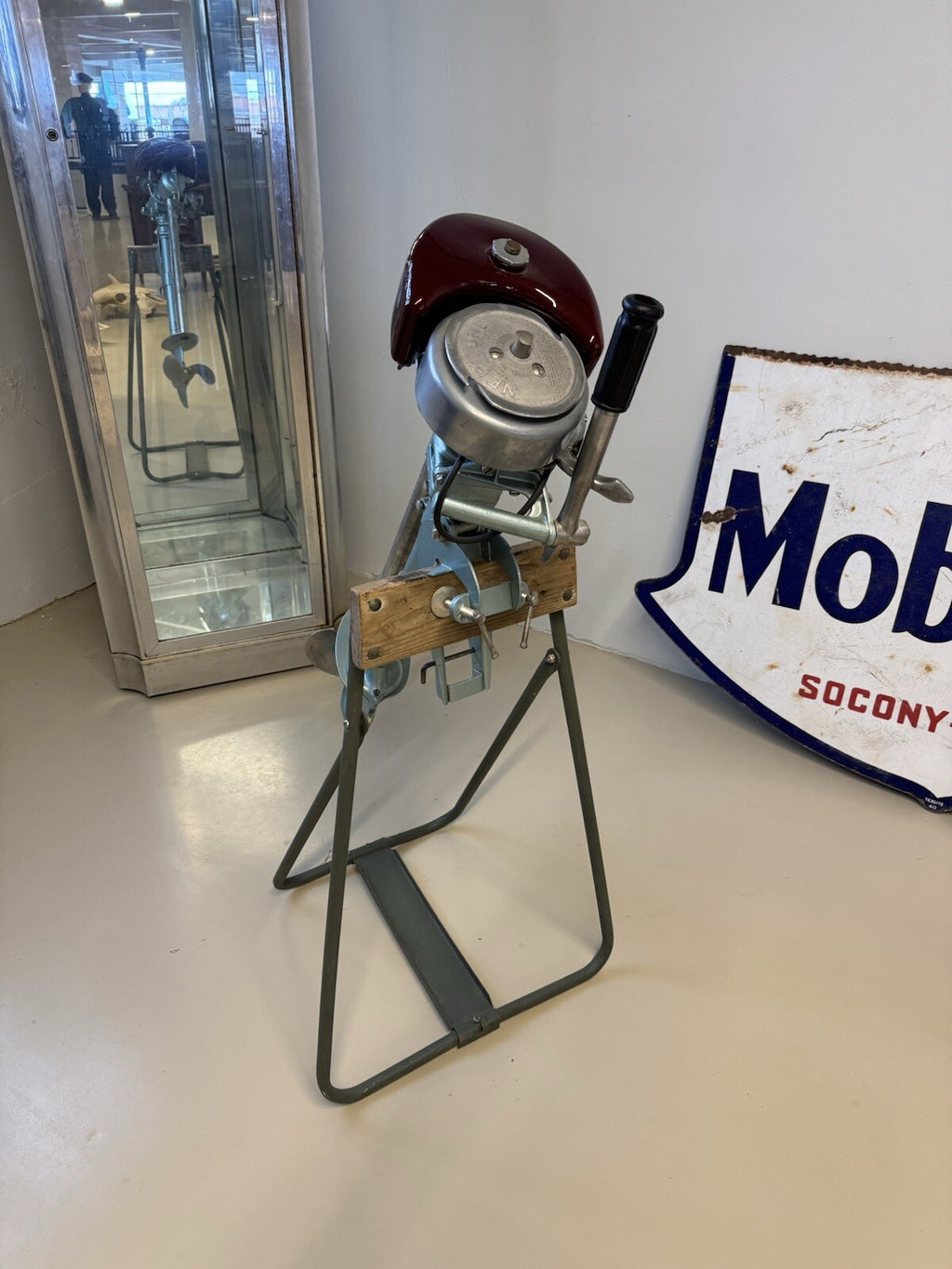 Vintage 1946 Neptune Muncie Outboard Motor with Stand – Model 15B2