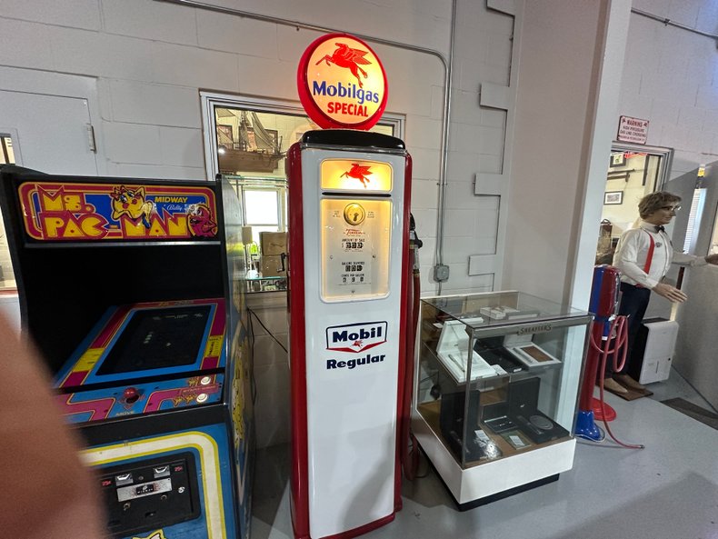 Mobil Oil Tokheim Model 39 Restored Gas Pump circa 1940-50’s