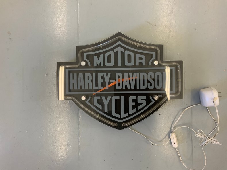 Harley-Davidson Motor Cycles Logo Ghost Clock with Neon